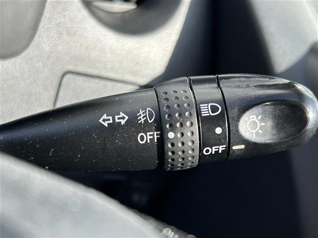 ミラカスタム Ｘ　ｃａｒｒｏｚｚｒｉａナビ　バックカメラ　ベンチシート　ハロゲンヘッドライト　ハロゲンフォグランプ　ヘッドライトレベライザー　純正アルミホイール　純正フロアマット　レーダー探知機　ＥＴＣ　リモコンキー（12枚目）