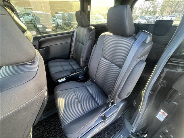 ヴォクシー ＺＳ　衝突軽減システム　ＬＥＤヘッドライト　両側パワースライドドア　純正ＳＤナビ（ＤＶＤ／ＣＤ／ＢＴ／ＡＭ／ＦＭ／ＵＳＢ）　フルセグ　トヨタ純正アルミ　スマートキー　アイドリングストップ　プッシュスタート（32枚目）