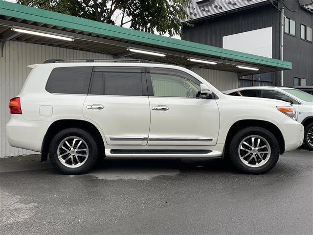 ランドクルーザー ＺＸ　４ＷＤ　サンルーフ　ベージュレザー　シート　純正メーカーナビ　バックカメラ　ＥＴＣ　社外１８インチアルミ　社外１８インチアルミ夏タイヤ積込　前後コーナーセンサー　　ルーフレール　ワンオーナー（36枚目）