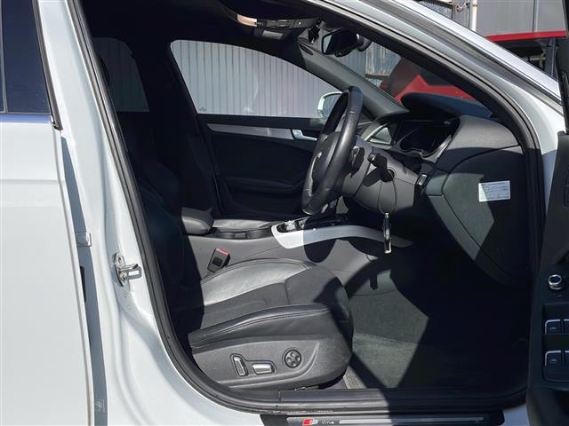 Ａ４ ２．０ＴＦＳＩクワトロ　４ＷＤ　メモリーナビ　バックカメラ　純正１８インチアルミ　ハーフレザーシート　シートヒーター　　コーナーセンサー　　保証書・取説（18枚目）
