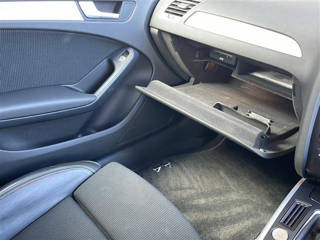 Ａ４ ２．０ＴＦＳＩクワトロ　４ＷＤ　メモリーナビ　バックカメラ　純正１８インチアルミ　ハーフレザーシート　シートヒーター　　コーナーセンサー　　保証書・取説（29枚目）