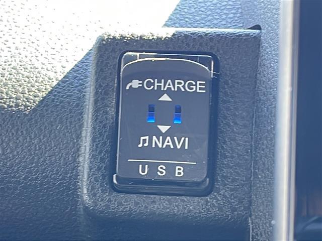 タント カスタムRS 4WD 純正9型メモリナビフルセグTV バックカメラ ビルトインETC 両側パワースライドドア ハーフレザーシート 純正15インチアルミ シートヒーター  レーンキープアシスト ワンオーナー(9枚目)