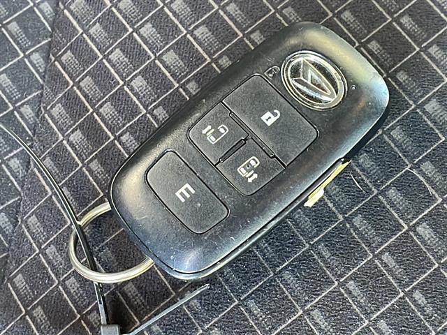 タント カスタムRS 4WD 純正9型メモリナビフルセグTV バックカメラ ビルトインETC 両側パワースライドドア ハーフレザーシート 純正15インチアルミ シートヒーター  レーンキープアシスト ワンオーナー(11枚目)