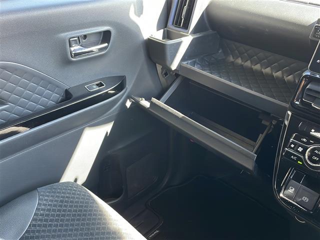 タント カスタムRS 4WD 純正9型メモリナビフルセグTV バックカメラ ビルトインETC 両側パワースライドドア ハーフレザーシート 純正15インチアルミ シートヒーター  レーンキープアシスト ワンオーナー(28枚目)