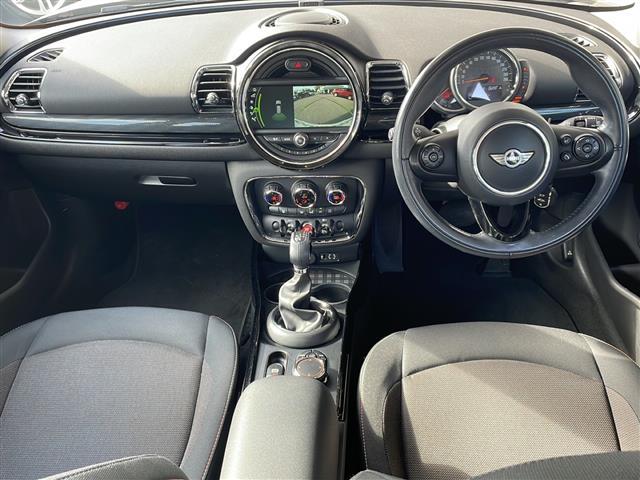 ＭＩＮＩ クーパーＤ　クラブマン　純正メーカーナビ　バックカメラ　社外１６インチアルミ　純正アルミ夏タイヤ積込　プッシュスタート　　保証書・取説（2枚目）