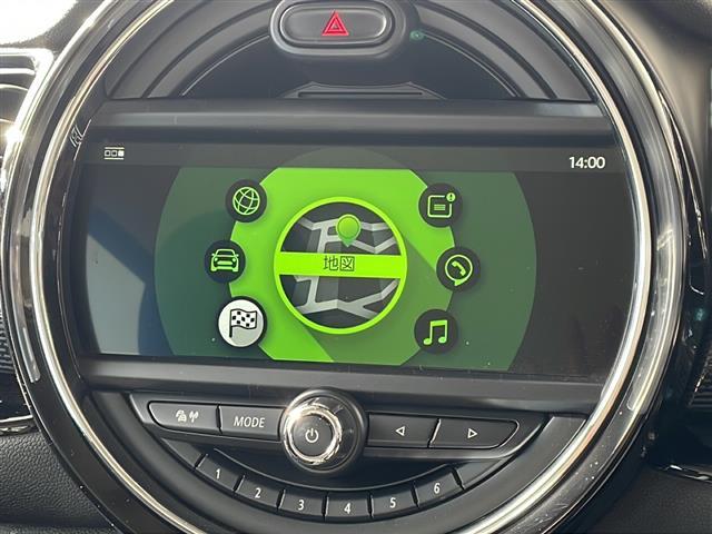 ＭＩＮＩ クーパーＤ　クラブマン　純正メーカーナビ　バックカメラ　社外１６インチアルミ　純正アルミ夏タイヤ積込　プッシュスタート　　保証書・取説（5枚目）