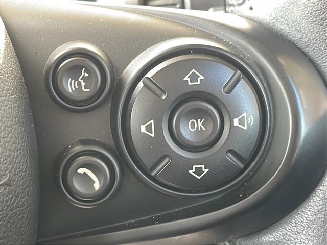 ＭＩＮＩ クーパーＤ　クラブマン　純正メーカーナビ　バックカメラ　社外１６インチアルミ　純正アルミ夏タイヤ積込　プッシュスタート　　保証書・取説（10枚目）