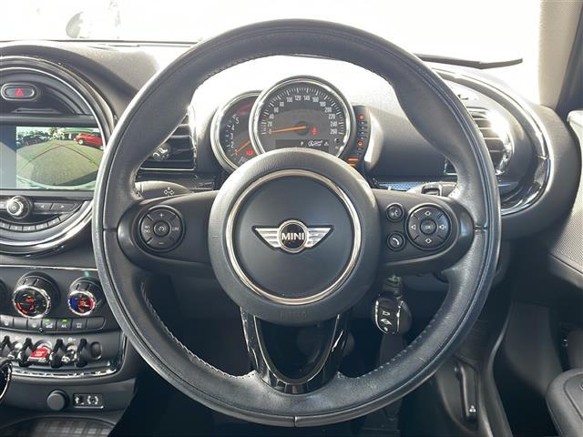 ＭＩＮＩ クーパーＤ　クラブマン　純正メーカーナビ　バックカメラ　社外１６インチアルミ　純正アルミ夏タイヤ積込　プッシュスタート　　保証書・取説（11枚目）
