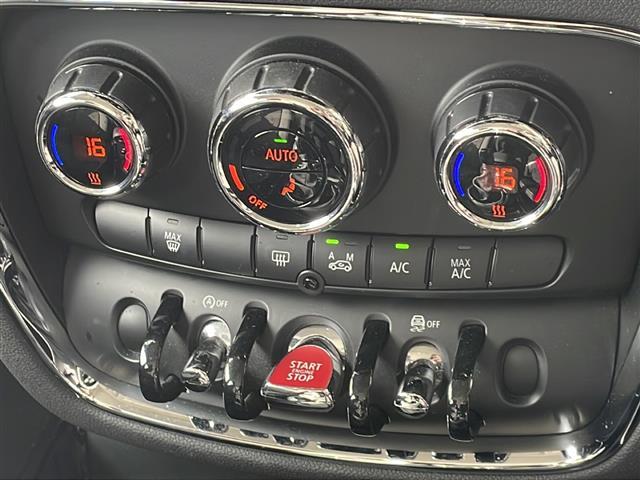 ＭＩＮＩ クーパーＤ　クラブマン　純正メーカーナビ　バックカメラ　社外１６インチアルミ　純正アルミ夏タイヤ積込　プッシュスタート　　保証書・取説（14枚目）