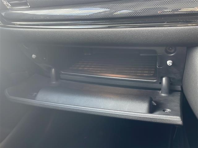 ＭＩＮＩ クーパーＤ　クラブマン　純正メーカーナビ　バックカメラ　社外１６インチアルミ　純正アルミ夏タイヤ積込　プッシュスタート　　保証書・取説（23枚目）