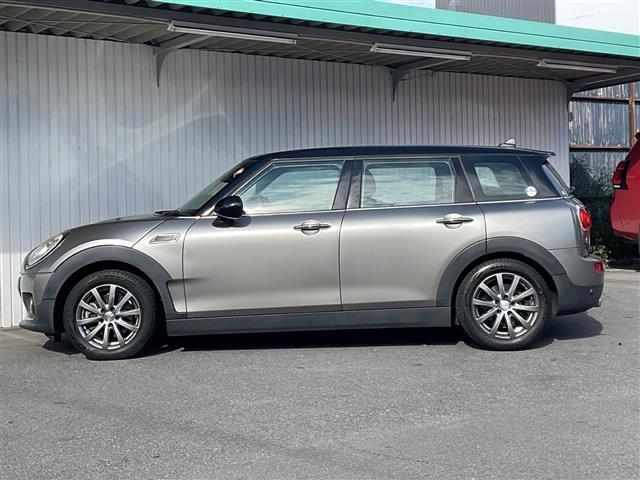 ＭＩＮＩ クーパーＤ　クラブマン　純正メーカーナビ　バックカメラ　社外１６インチアルミ　純正アルミ夏タイヤ積込　プッシュスタート　　保証書・取説（30枚目）