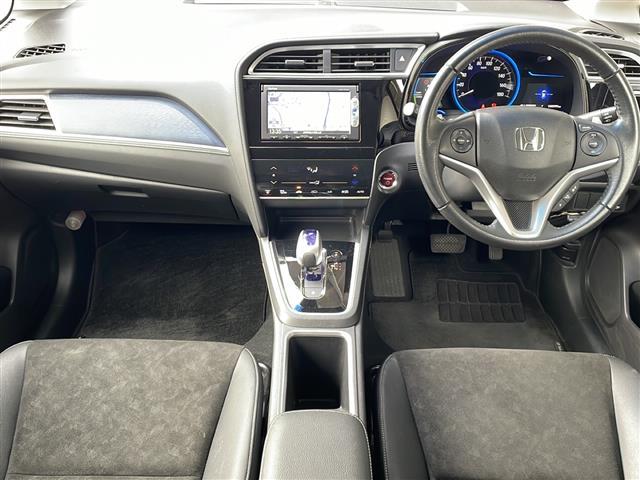 シャトル ハイブリッドＸ　４ＷＤ　ギャザーズナビＴＶ　バックカメラ　ＥＴＣ　ハーフレザーシート　プッシュスタート　純正フロアマット（2枚目）