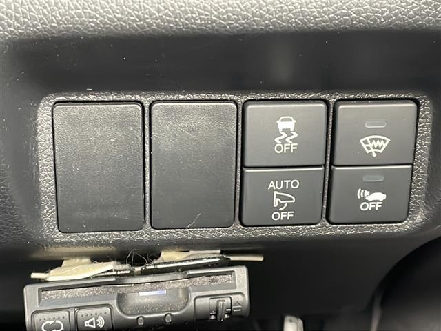 シャトル ハイブリッドＸ　４ＷＤ　ギャザーズナビＴＶ　バックカメラ　ＥＴＣ　ハーフレザーシート　プッシュスタート　純正フロアマット（7枚目）