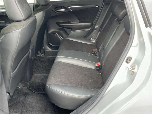 シャトル ハイブリッドＸ　４ＷＤ　ギャザーズナビＴＶ　バックカメラ　ＥＴＣ　ハーフレザーシート　プッシュスタート　純正フロアマット（24枚目）