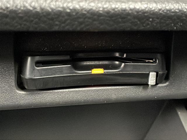 エルグランド ライダー 黒本革シート 4WD ブラックレザーシート 両側パワースライドドア メモリナビフルセグTV バックカメラ ETC 純正18インチアルミ シートヒーター パワーシート クルーズコントロール 保証書 スペアキー(6枚目)