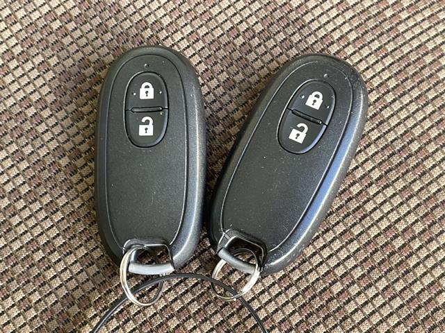 モコ S FOUR 4WD 社外CD プッシュスタート 社外13インチアルミ スマートキー アイドリングストップ ホイール付き冬タイヤ積込 純正フロアマット 保証書・取説(8枚目)