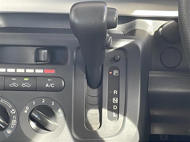 モコ S FOUR 4WD 社外CD プッシュスタート 社外13インチアルミ スマートキー アイドリングストップ ホイール付き冬タイヤ積込 純正フロアマット 保証書・取説(10枚目)