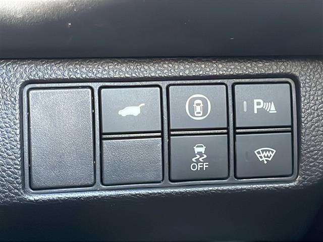 ヴェゼル ｅ：ＨＥＶ　Ｚ　純正メーカーナビフルセグＴＶ　バックカメラ　ＥＴＣ２．０　パワーバックドア　純正１８インチアルミ　ハーフレザーシート　シートヒーター　ステアリングヒーター　前後コーナーセンサー　後退出庫サポート（6枚目）