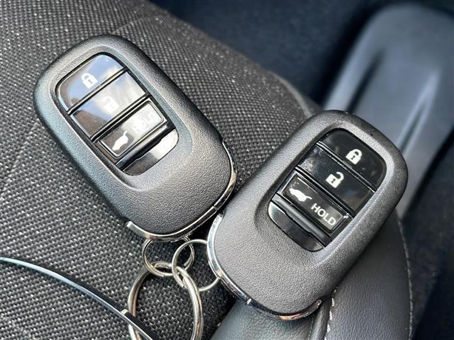 ヴェゼル ｅ：ＨＥＶ　Ｚ　純正メーカーナビフルセグＴＶ　バックカメラ　ＥＴＣ２．０　パワーバックドア　純正１８インチアルミ　ハーフレザーシート　シートヒーター　ステアリングヒーター　前後コーナーセンサー　後退出庫サポート（8枚目）