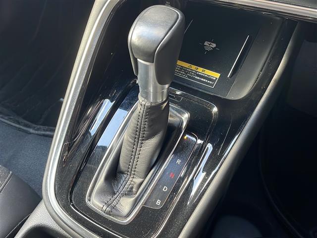 ヴェゼル ｅ：ＨＥＶ　Ｚ　純正メーカーナビフルセグＴＶ　バックカメラ　ＥＴＣ２．０　パワーバックドア　純正１８インチアルミ　ハーフレザーシート　シートヒーター　ステアリングヒーター　前後コーナーセンサー　後退出庫サポート（12枚目）