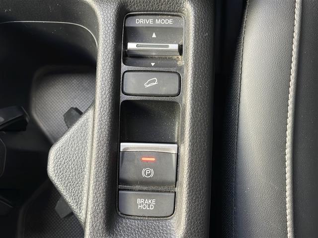 ヴェゼル ｅ：ＨＥＶ　Ｚ　純正メーカーナビフルセグＴＶ　バックカメラ　ＥＴＣ２．０　パワーバックドア　純正１８インチアルミ　ハーフレザーシート　シートヒーター　ステアリングヒーター　前後コーナーセンサー　後退出庫サポート（13枚目）