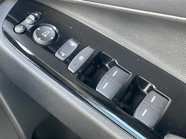 ヴェゼル ｅ：ＨＥＶ　Ｚ　純正メーカーナビフルセグＴＶ　バックカメラ　ＥＴＣ２．０　パワーバックドア　純正１８インチアルミ　ハーフレザーシート　シートヒーター　ステアリングヒーター　前後コーナーセンサー　後退出庫サポート（28枚目）