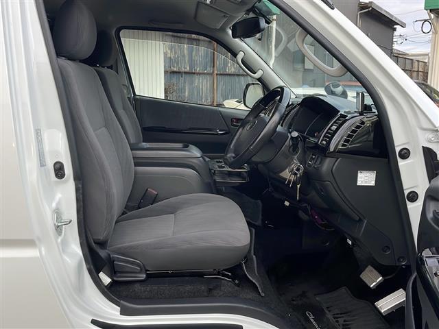 ハイエースバン ロングスーパーＧＬ　４ＷＤ　ディーゼル　エアロ　メモリナビＴＶ　バックカメラ　ＥＴＣ　社外ウッドコンビステアリング　保証書・取説　スペアキー×２（13枚目）