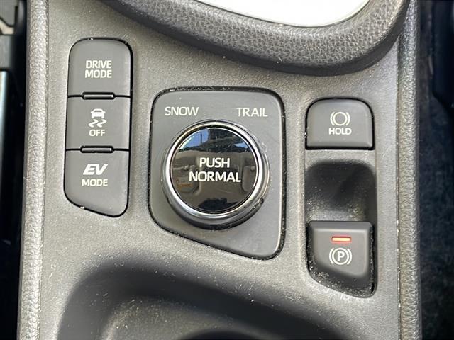 ヤリスクロス ハイブリッドＧ　４ＷＤ　トヨタセーフティセンス　純正メーカーナビフルセグＴＶ　バックカメラ　ＥＴＣ　純正１６インチアルミ　レーダークルーズコントロール　前後コーナーセンサー　ＬＥＤヘッドライト　プッシュスタート（9枚目）