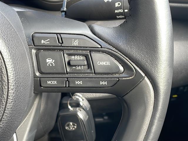 ヤリスクロス ハイブリッドＧ　４ＷＤ　トヨタセーフティセンス　純正メーカーナビフルセグＴＶ　バックカメラ　ＥＴＣ　純正１６インチアルミ　レーダークルーズコントロール　前後コーナーセンサー　ＬＥＤヘッドライト　プッシュスタート（12枚目）