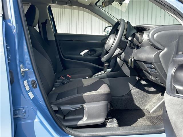 ヤリスクロス ハイブリッドＧ　４ＷＤ　トヨタセーフティセンス　純正メーカーナビフルセグＴＶ　バックカメラ　ＥＴＣ　純正１６インチアルミ　レーダークルーズコントロール　前後コーナーセンサー　ＬＥＤヘッドライト　プッシュスタート（16枚目）