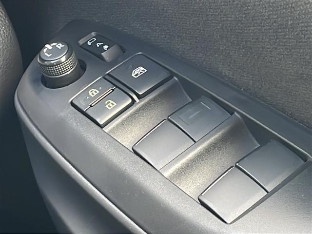 ヤリスクロス ハイブリッドＧ　４ＷＤ　トヨタセーフティセンス　純正メーカーナビフルセグＴＶ　バックカメラ　ＥＴＣ　純正１６インチアルミ　レーダークルーズコントロール　前後コーナーセンサー　ＬＥＤヘッドライト　プッシュスタート（27枚目）