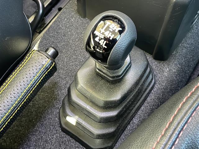 ジムニー XL 純正8型ナビフルセグTV 社外16インチアルミ BFグッドリッチM/T リフトアップ ラテラルロッド 社外ボンネット 社外マフラー 社外前後バンパー 社外グリル 社外テール 社外オーバーフェンダー(14枚目)