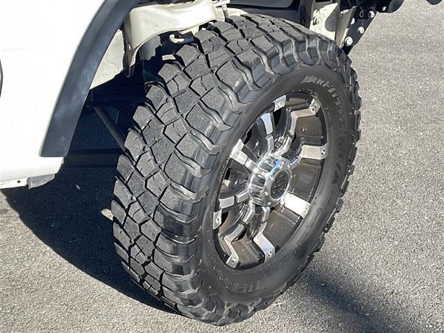 ジムニー XL 純正8型ナビフルセグTV 社外16インチアルミ BFグッドリッチM/T リフトアップ ラテラルロッド 社外ボンネット 社外マフラー 社外前後バンパー 社外グリル 社外テール 社外オーバーフェンダー(20枚目)