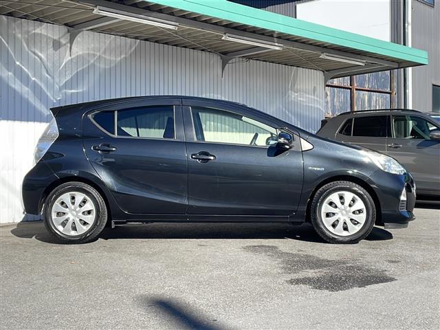 アクア S 純正メモリナビTV Bluetooth バックカメラ ETC ブラックレザー調シートカバー 純正フロアマット 取説(38枚目)