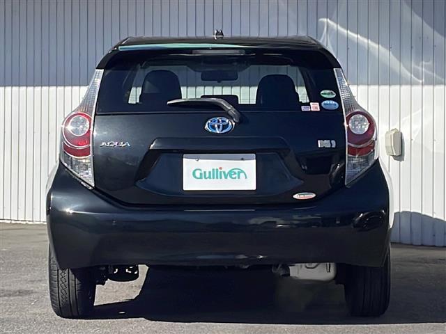 アクア S 純正メモリナビTV Bluetooth バックカメラ ETC ブラックレザー調シートカバー 純正フロアマット 取説(39枚目)