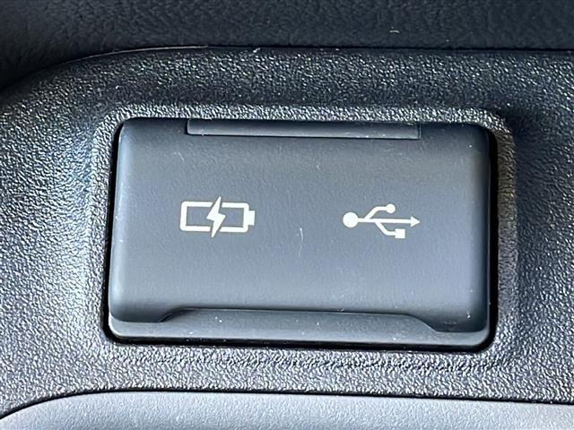 シエンタ ハイブリッドG トヨタセーフティセンス 純正メーカーナビフルセグTV バックカメラ ETC2・0 両側パワースライドドア オートクルーズコントロール オートハイビーム スマートキー 保証書・取説 スペアキー(8枚目)