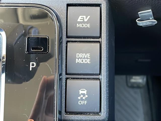 シエンタ ハイブリッドG トヨタセーフティセンス 純正メーカーナビフルセグTV バックカメラ ETC2・0 両側パワースライドドア オートクルーズコントロール オートハイビーム スマートキー 保証書・取説 スペアキー(9枚目)