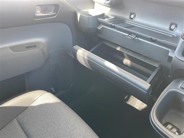 シエンタ ハイブリッドG トヨタセーフティセンス 純正メーカーナビフルセグTV バックカメラ ETC2・0 両側パワースライドドア オートクルーズコントロール オートハイビーム スマートキー 保証書・取説 スペアキー(28枚目)