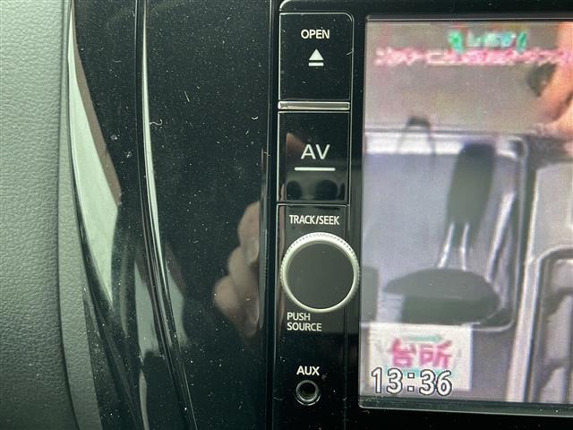 ノート ｅ－パワー　Ｘ　禁煙車　純正ナビゲーション　ＣＤ／ＤＶＤ／地デジ／ＢＴ　エマージェンシーブレーキ　車両接近通報装置　車線逸脱警報　ドライブレコーダー　オートライト　プッシュスタート　スマートキー（8枚目）