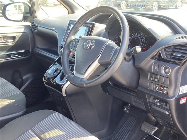 ヴォクシー ZS 煌 Stradaナビ ALPINEフリップダウンモニター プリクラッシュセーフティ レーンキープアシスト オートハイビーム クルーズコントロール 両側パワースライドドア バックカメラ アイドリングストップ(20枚目)