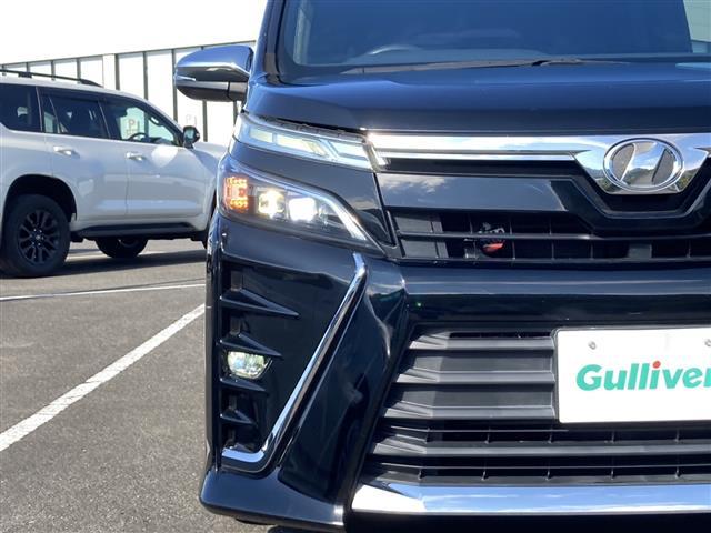 ヴォクシー ZS 煌 Stradaナビ ALPINEフリップダウンモニター プリクラッシュセーフティ レーンキープアシスト オートハイビーム クルーズコントロール 両側パワースライドドア バックカメラ アイドリングストップ(28枚目)