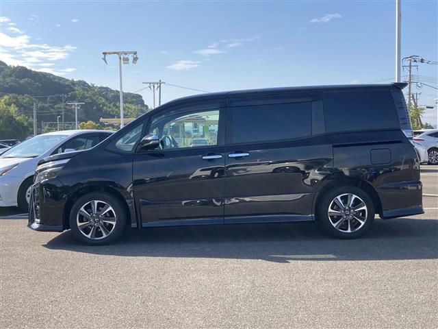 ヴォクシー ZS 煌 Stradaナビ ALPINEフリップダウンモニター プリクラッシュセーフティ レーンキープアシスト オートハイビーム クルーズコントロール 両側パワースライドドア バックカメラ アイドリングストップ(32枚目)