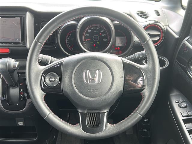 N-BOXカスタム G SSパッケージ Carrozzeriaナビ CTBA 両側パワースライドドア ETC 革巻きステアリング ステアリングリモコン プッシュスタート スマートキー HIDヘッドライト フォグライト 純正アルミホイール(4枚目)