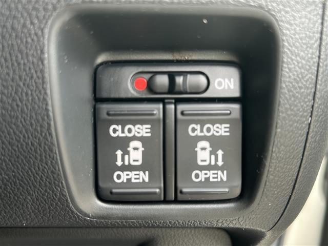 N-BOXカスタム G SSパッケージ Carrozzeriaナビ CTBA 両側パワースライドドア ETC 革巻きステアリング ステアリングリモコン プッシュスタート スマートキー HIDヘッドライト フォグライト 純正アルミホイール(15枚目)