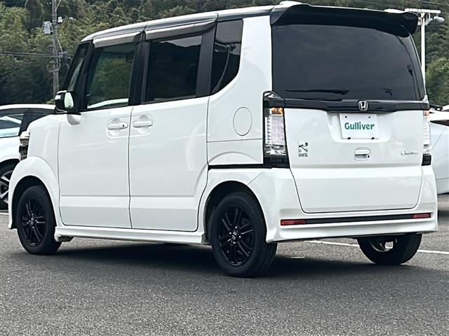 N-BOXカスタム G SSパッケージ Carrozzeriaナビ CTBA 両側パワースライドドア ETC 革巻きステアリング ステアリングリモコン プッシュスタート スマートキー HIDヘッドライト フォグライト 純正アルミホイール(32枚目)