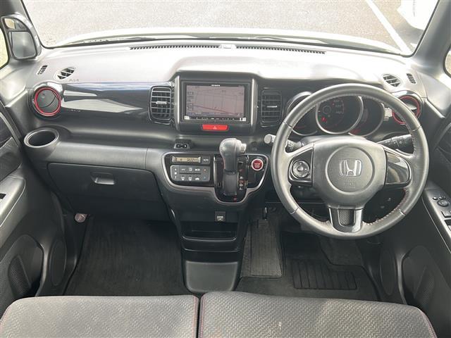 N-BOXカスタム G SSパッケージ Carrozzeriaナビ CTBA 両側パワースライドドア ETC 革巻きステアリング ステアリングリモコン プッシュスタート スマートキー HIDヘッドライト フォグライト 純正アルミホイール(39枚目)