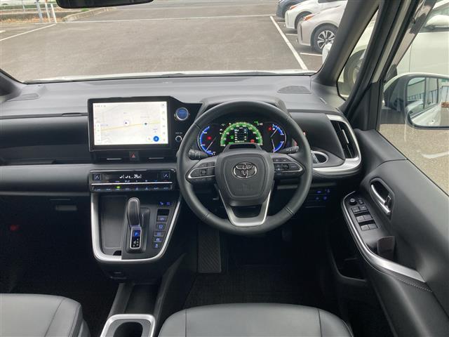 ノア ハイブリッドＳ－Ｚ　純正１０．５インチディスプレイオーディオ　パノラマミックビューモニター　純正フリップダウンモニター　両側パワースライドドア　プリクラッシュセーフティ　レーンディパーチャーアラート　オートハイビーム（2枚目）