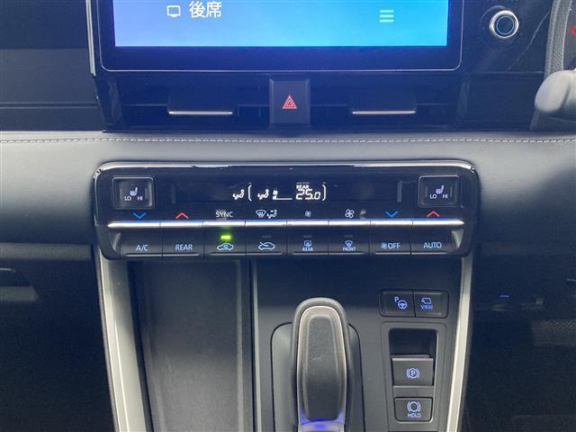 ノア ハイブリッドＳ－Ｚ　純正１０．５インチディスプレイオーディオ　パノラマミックビューモニター　純正フリップダウンモニター　両側パワースライドドア　プリクラッシュセーフティ　レーンディパーチャーアラート　オートハイビーム（14枚目）