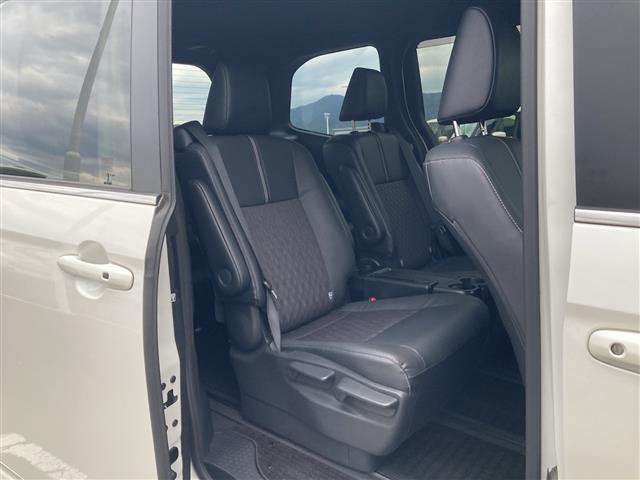 ノア ハイブリッドＳ－Ｚ　純正１０．５インチディスプレイオーディオ　パノラマミックビューモニター　純正フリップダウンモニター　両側パワースライドドア　プリクラッシュセーフティ　レーンディパーチャーアラート　オートハイビーム（24枚目）