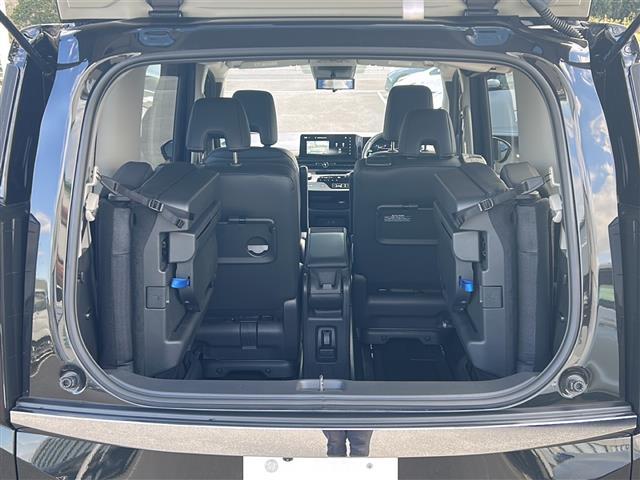 セレナ ｅ－パワー　ハイウェイスターＶ　純正１２．３インチナビ　アラウンドビューモニター　プロパイロット　両側パワースライドドア　エマージェンシーブレーキ　ＬＤＷ　コーナーセンサー　ブラインドスポットモニター　電動パーキングブレーキ（29枚目）